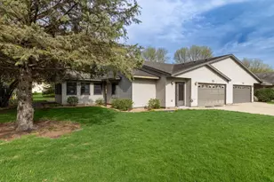 213 Foxborough Ln, Le Sueur, MN 56058 - Photo 2