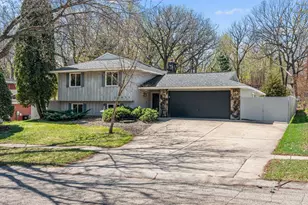 13213 Ferris Ave, Apple Valley, MN 55124 - Photo 2