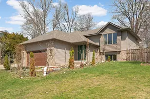 2916 Frank St, Maplewood, MN 55109 - Photo 2