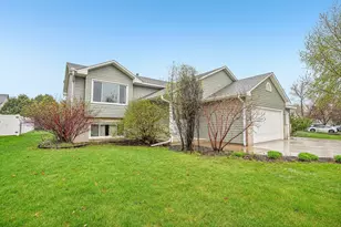 7877 18th St N, Oakdale, MN 55128 - Photo 2