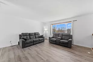 496 Braeburn Dr, Shakopee, MN 55379 - Photo 4