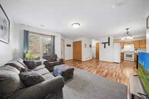 206 E Orchard St, Belle Plaine, MN 56011 - Photo 4