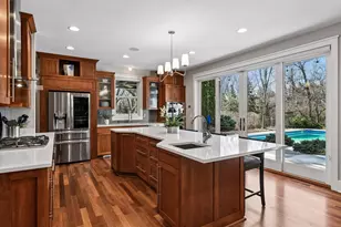 154 Babcock Ln, Wayzata, MN 55391 - Photo 4