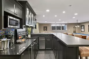 154 Babcock Ln, Wayzata, MN 55391 - Photo 60