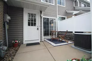 8426 Copperfield Way, Inver Grove Heights, MN 55076 - Photo 2