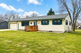 1318 W Chestnut Ave, Olivia, MN 56277 - Photo 2