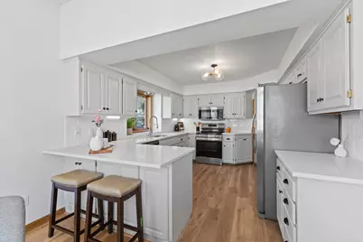 5619 Dunlap Avenue N, Shoreview, MN 55126 - Photo 6