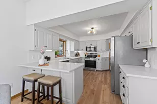 5619 Dunlap Ave N, Shoreview, MN 55126 - Photo 6