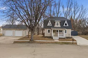 327 2nd St NE, Barnesville, MN 56514 - Photo 2