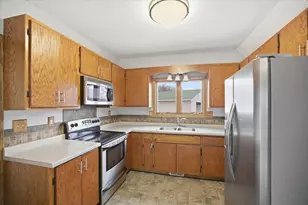 327 2nd St NE, Barnesville, MN 56514 - Photo 4