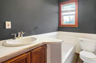221 W Park Ave, Warren, MN 56762 - Photo 18