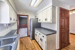 221 W Park Ave, Warren, MN 56762 - Photo 6