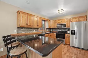 714 E Crescent Ln, Litchfield, MN 55355 - Photo 8