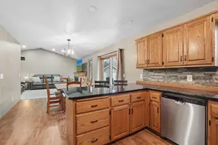 714 E Crescent Ln, Litchfield, MN 55355 - Photo 10