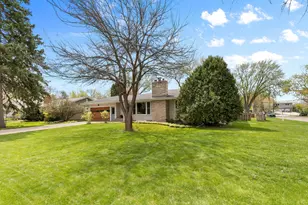 2017 Beacon St, Roseville, MN 55113 - Photo 2