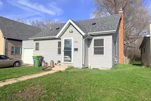 925 2nd Ave SW, Pipestone, MN 56164 - Photo 2