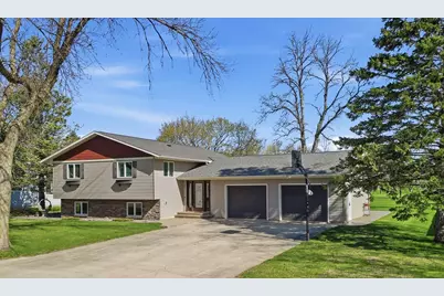 225 10th Street SE, Wells, MN 56097 - Photo 1