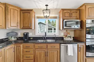 225 10th St SE, Wells, MN 56097 - Photo 12