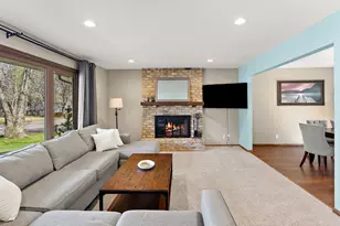 3249 Camelot Dr, Woodbury, MN 55125 - Photo 2
