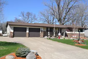 1221 Fairview St, Marshall, MN 56258 - Photo 2