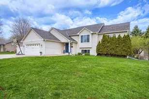 7478 31st St N, Oakdale, MN 55128 - Photo 2