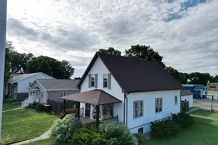 321 E 2nd St, Redwood Falls, MN 56283 - Photo 2