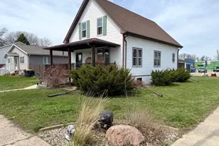 321 E 2nd St, Redwood Falls, MN 56283 - Photo 2
