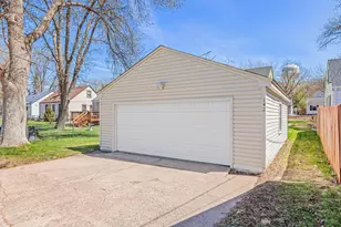142 Van Buren Ave S, Hopkins, MN 55343 - Photo 20