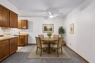 7775 Glenda Ct, Apple Valley, MN 55124 - Photo 4