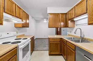 7775 Glenda Ct, Apple Valley, MN 55124 - Photo 6