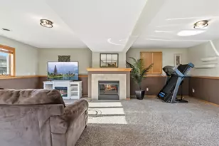 654 Timothy Ct, Shakopee, MN 55379 - Photo 22