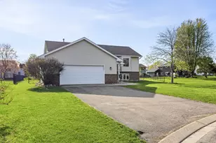 654 Timothy Ct, Shakopee, MN 55379 - Photo 2