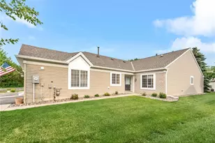 674 Lake View Dr, Woodbury, MN 55129 - Photo 2