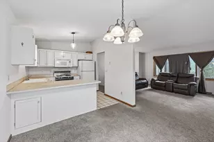 818 Sherwood Rd, Shoreview, MN 55126 - Photo 10