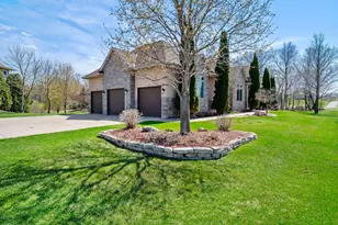 8916 Whispering Oaks Trail, Shakopee, MN 55379 - Photo 2