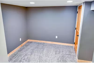 736 Cottage Avenue E, Saint Paul, MN 55106 - Photo 38