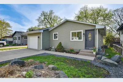 2075 N Ivy Street, North Saint Paul, MN 55109 - Photo 2