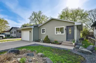 2075 N Ivy St, North Saint Paul, MN 55109 - Photo 2