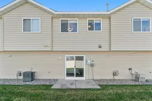 4052 Blakewood Dr, Shakopee, MN 55379 - Photo 8