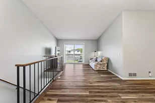 732 Parkside Dr, Vadnais Heights, MN 55127 - Photo 4