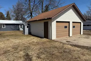 306 7th Ave NE, Roseau, MN 56751 - Photo 4