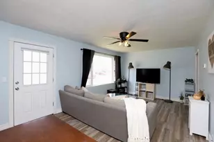 220 Adams Ave SE, Madelia, MN 56062 - Photo 2