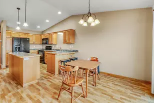 910 35th Ave S, Moorhead, MN 56560 - Photo 8