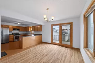 667 Aurora Ave, Saint Paul, MN 55104 - Photo 6
