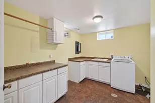 667 Aurora Ave, Saint Paul, MN 55104 - Photo 20