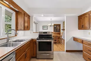 151 Mission Ln, Bloomington, MN 55420 - Photo 12