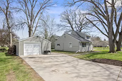 437 Linden Avenue SW, Hutchinson, MN 55350 - Photo 2