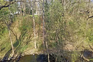 2595 Vale Crest Rd, Golden Valley, MN 55422 - Photo 8