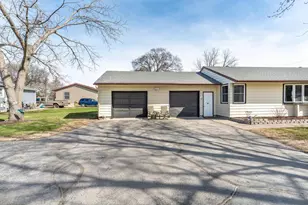 122 W Fir Ave, Fergus Falls, MN 56537 - Photo 4