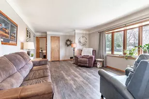 122 W Fir Ave, Fergus Falls, MN 56537 - Photo 8